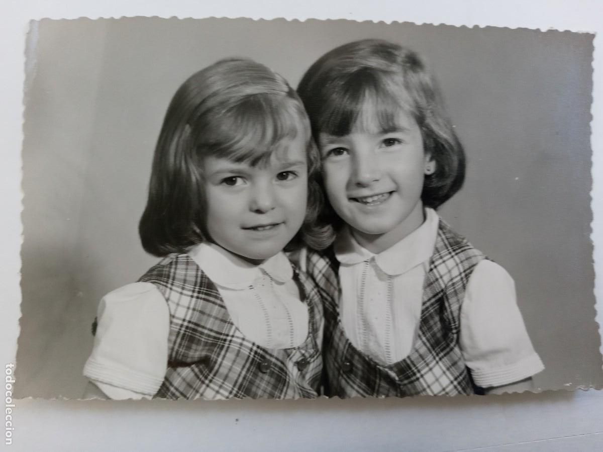 Fotograf&iacute;a antigua: PRECIOSA FOTO DE ESTUDIO DE NI&Ntilde;AS, HERMANAS . DE MANUEL , ECIJA ( SEVILLA )