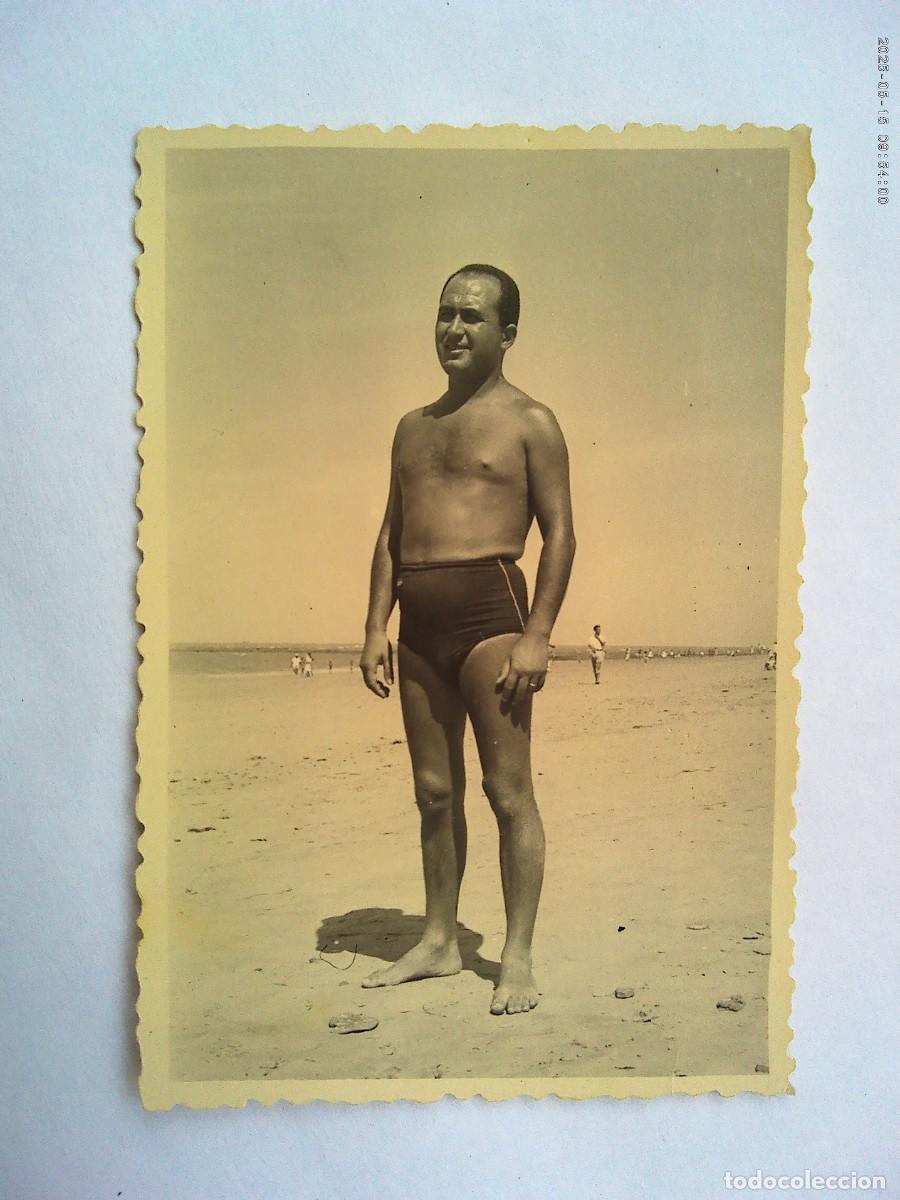 Photographie ancienne: FOTO DE HOMBRE EN BA&Ntilde;ADOR EN LA PLAYA