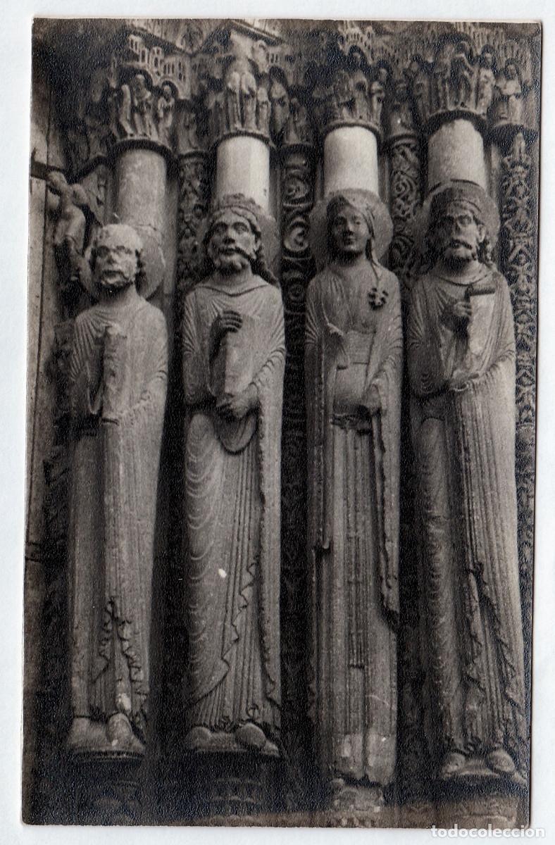 Fotograf&iacute;a antigua: Estatuas-columna del P&oacute;rtico Real de la Catedral de Chartres. A&ntilde;os 50? pc