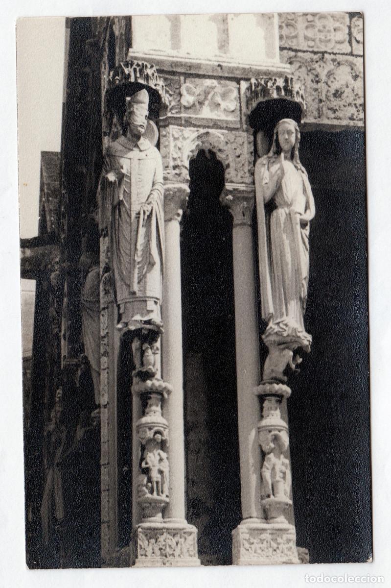 Fotograf&iacute;a antigua: Estatuas-columna del P&oacute;rtico Real de la Catedral de Chartres. A&ntilde;os 50? pc