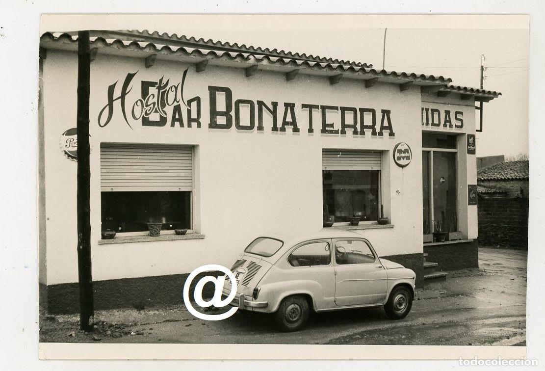 Fotograf&iacute;a antigua: FOTO COCHE SEAT 600 HOSTAL BAR BONATERRA MA&Ccedil;ANET SELVA PUBLI PEPSI COLA MIRINDA CERVEZA SAN MIGUEL