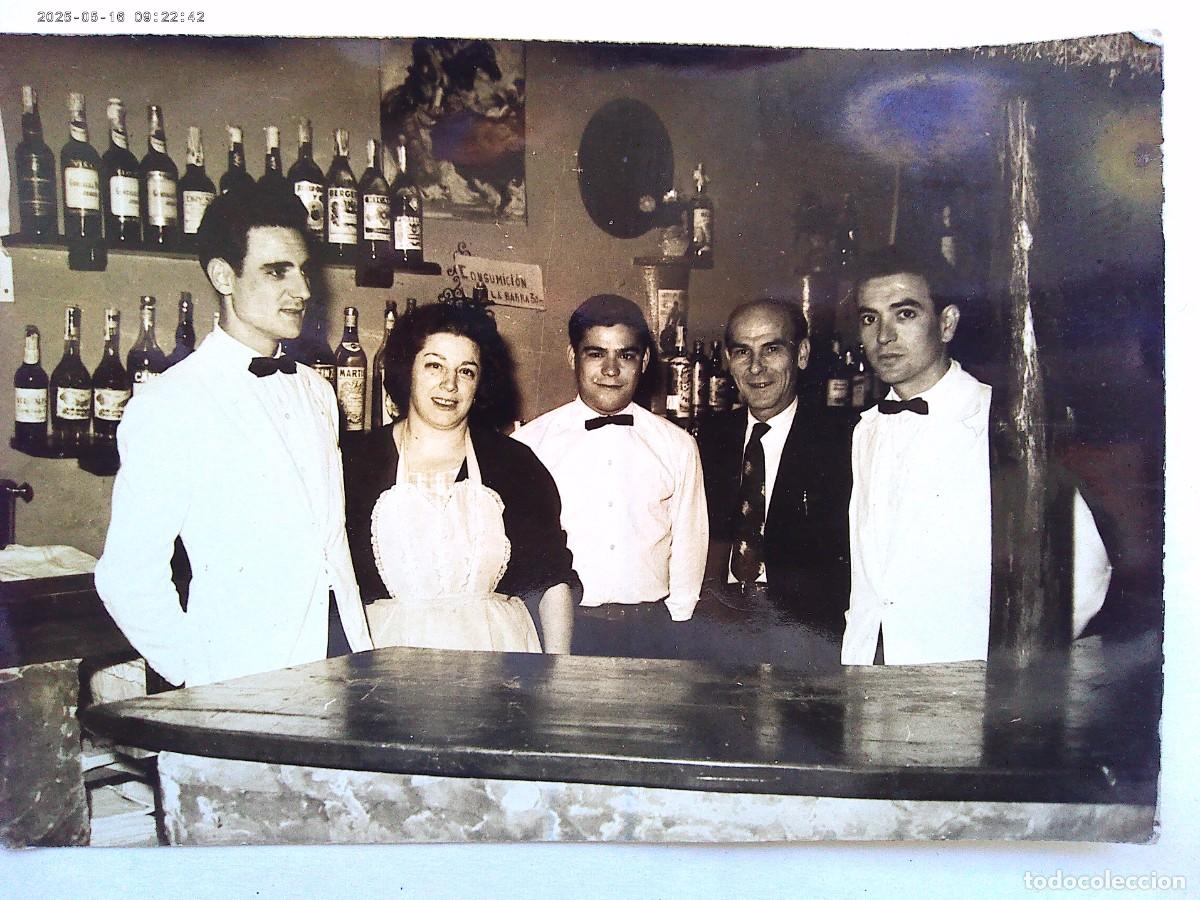 Photographie ancienne: FOTO DE CAMAREROS DE UN BAR