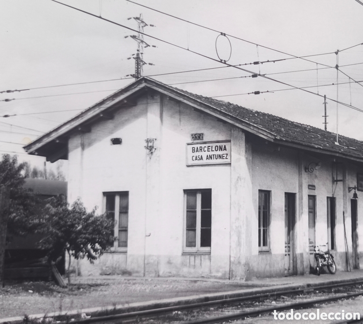 Fotograf&iacute;a antigua: RENFE FOTOGRAF&Iacute;A ESTACI&Oacute;N TREN CAN TUNIS SANTS - MONTJU&Iuml;C BARCELONA 1983