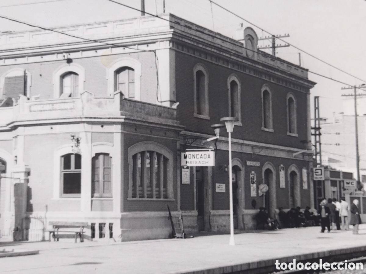 Fotograf&iacute;a antigua: RENFE FOTOGRAF&Iacute;A ESTACI&Oacute;N TREN MONTCADA I REIXAC BARCELONA 1974