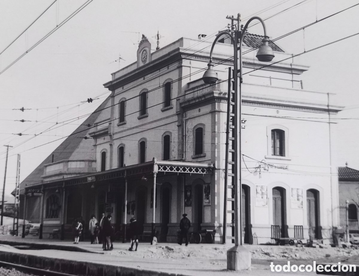 Fotograf&iacute;a antigua: RENFE FOTOGRAF&Iacute;A ESTACI&Oacute;N TREN EL PRAT LLOBREGAT BARCELONA 1974