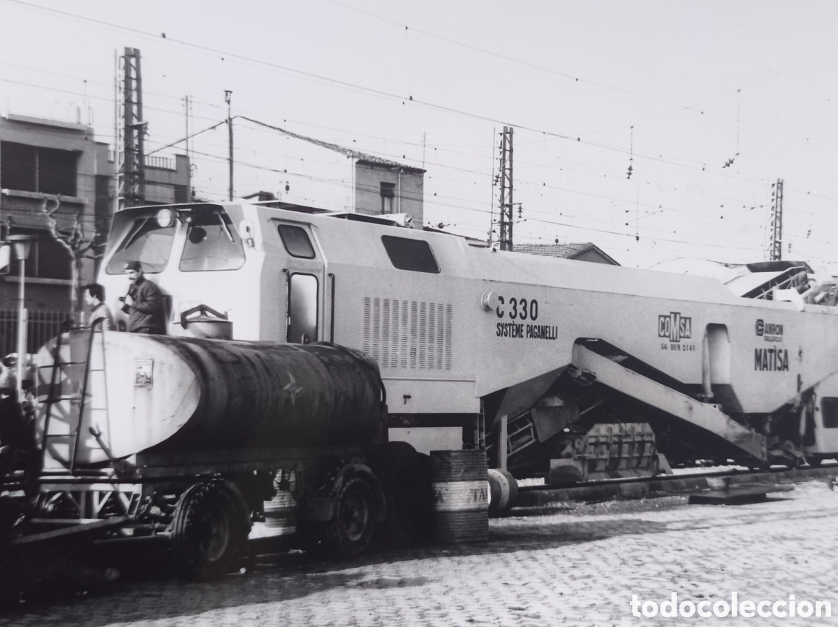 Fotografia antica: RENFE FOTOGRAF&Iacute;A M&Aacute;QUINA FERROVI&Agrave;RIA COMSA C330 TERRASSA 1981