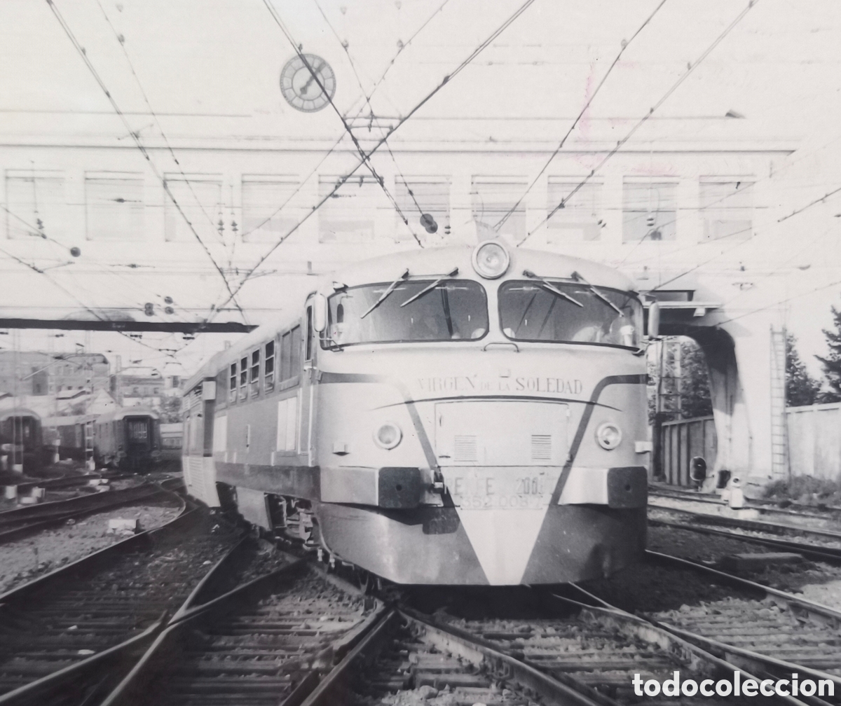 Fotografia antica: RENFE LOCOMOTORA 352 VIRGEN DE LA SOLEDAD FOTOGRAF&Iacute;A BARCELONA T&Eacute;RMINO 1981