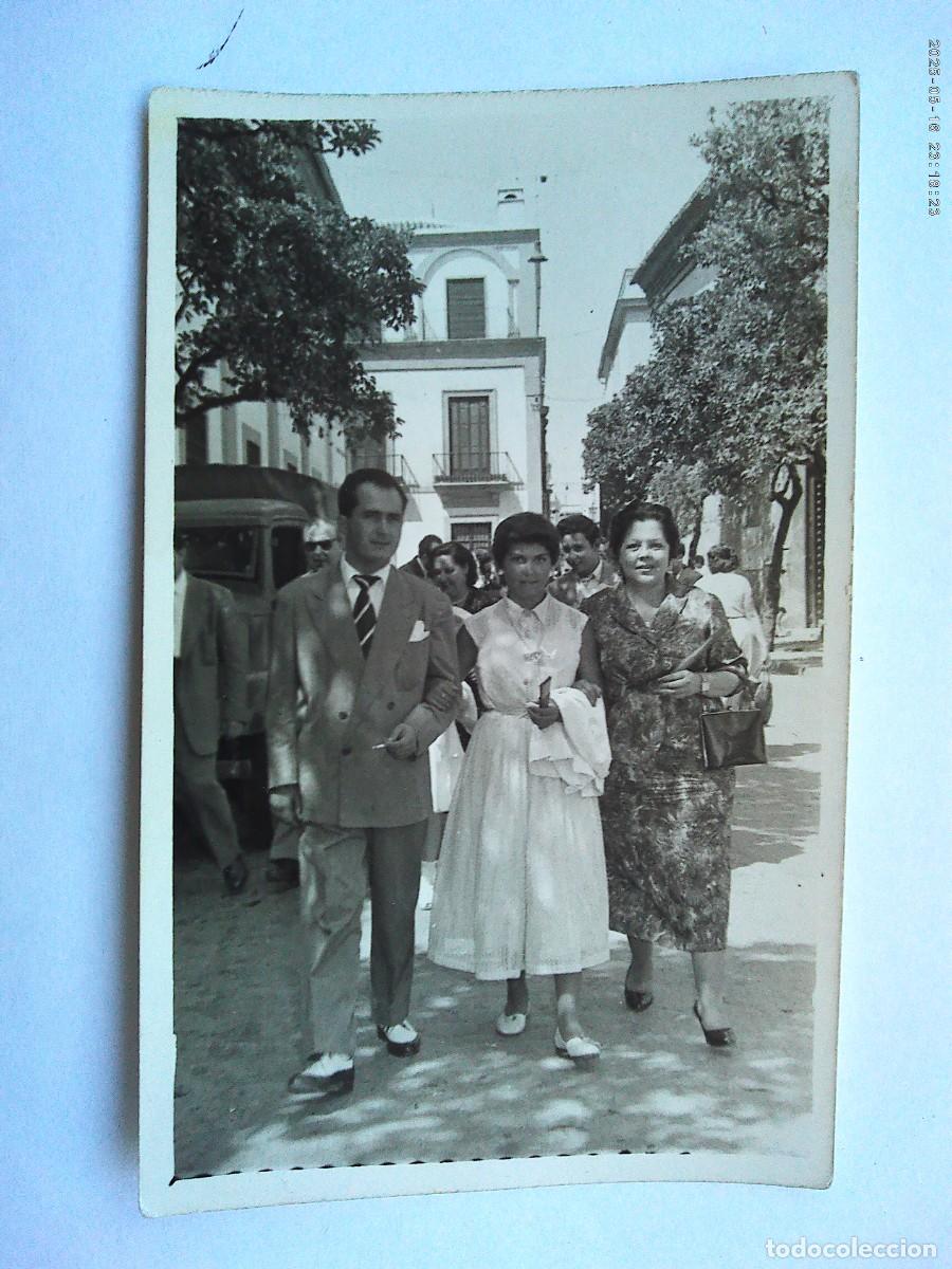 Alte Fotografie: MINUTERO DE FOTOGRAFO CALLEJERO DE PAREJA PASEANDO CON CARABINA