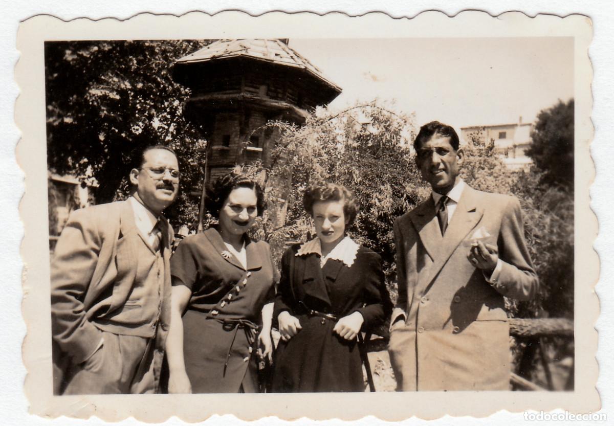 Fotograf&iacute;a antigua: Amigos en la Glorieta de Alcoy, Alicante. A&ntilde;o 1950 pc