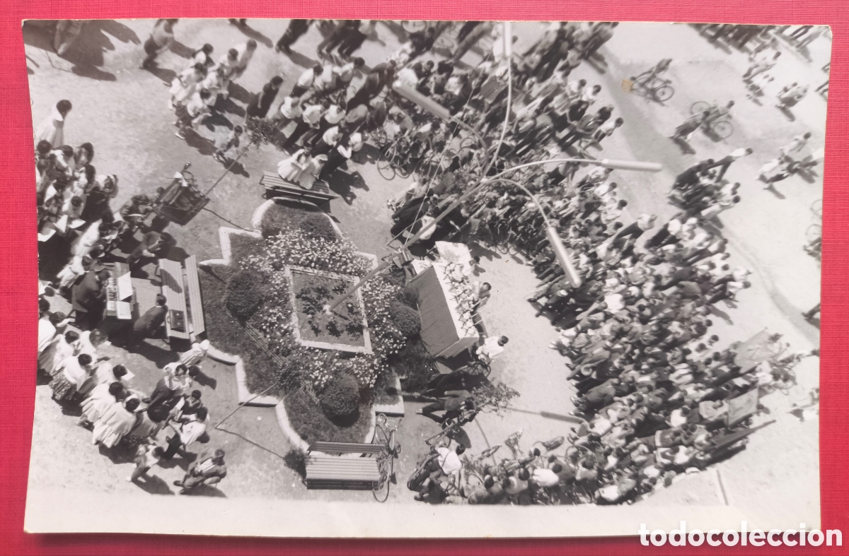 Fotograf&iacute;a antigua: MOLLET PLA&Ccedil;A FESTA RELIGIOSA FOTOGRAF&Iacute;A FOT&Oacute;GRAFO COSTA C. 1955