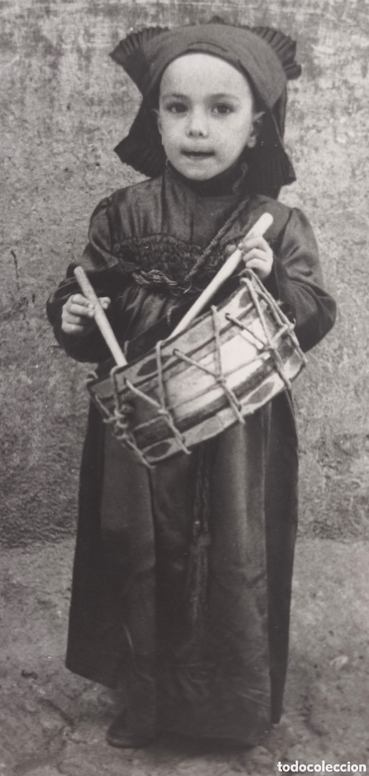 Fotograf&iacute;a antigua: PROCESI&Oacute;N SEMANA SANTA NI&Ntilde;O TOCANDO EN TAMBOR TERUEL C. 1955