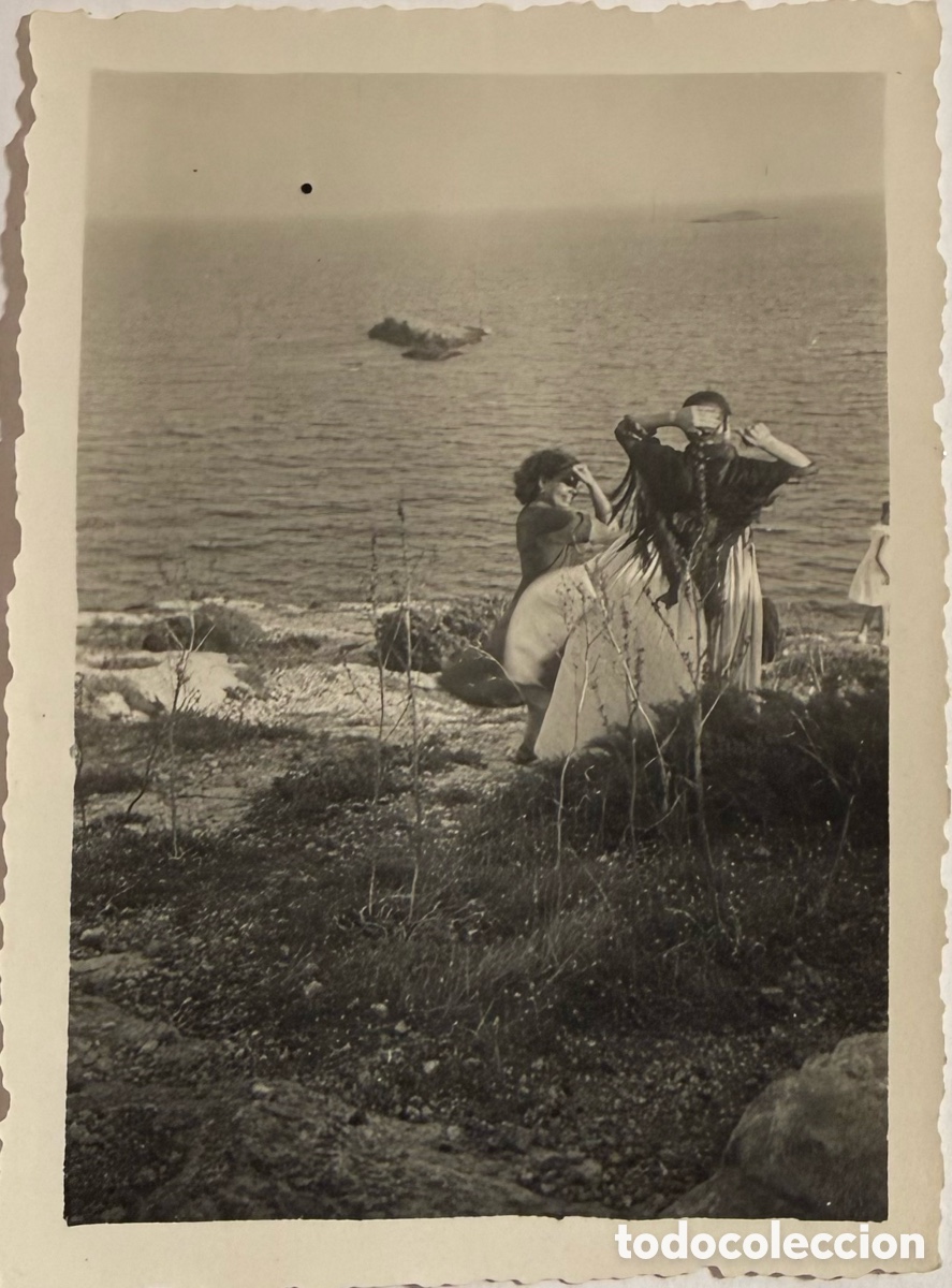 Fotograf&iacute;a antigua: Ibiza Payesas en el campo a&ntilde;os 50