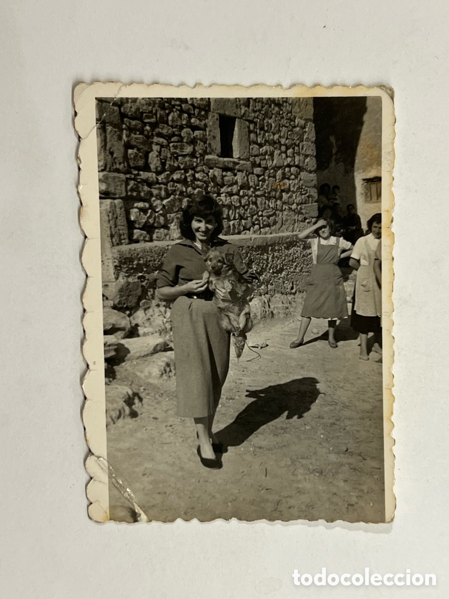 Fotograf&iacute;a antigua: QUINTANARRAYA (Burgos) Fotograf&iacute;a joven con su perro.. Foto Gil (h.1950?)