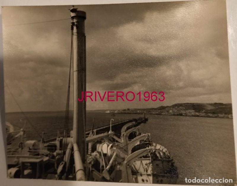 Fotograf&iacute;a antigua: A&Ntilde;OS 50, BARCO LLEGANDO AL PUERTO DE GRAN CANARIA, 115X80MM