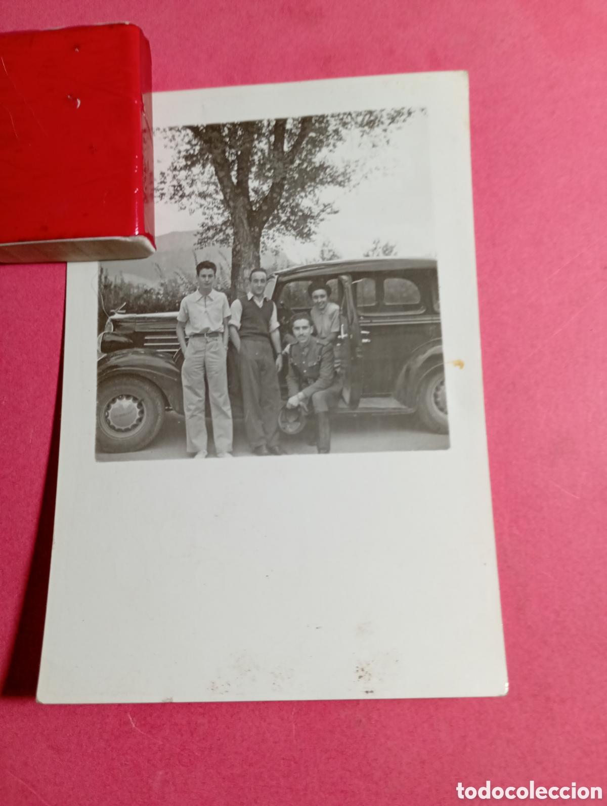 Fotograf&iacute;a antigua: COCHE ANTIGUO B/N 1 MUJER Y 3 HOMBRES a&ntilde;os 40/50&acute;s ca.