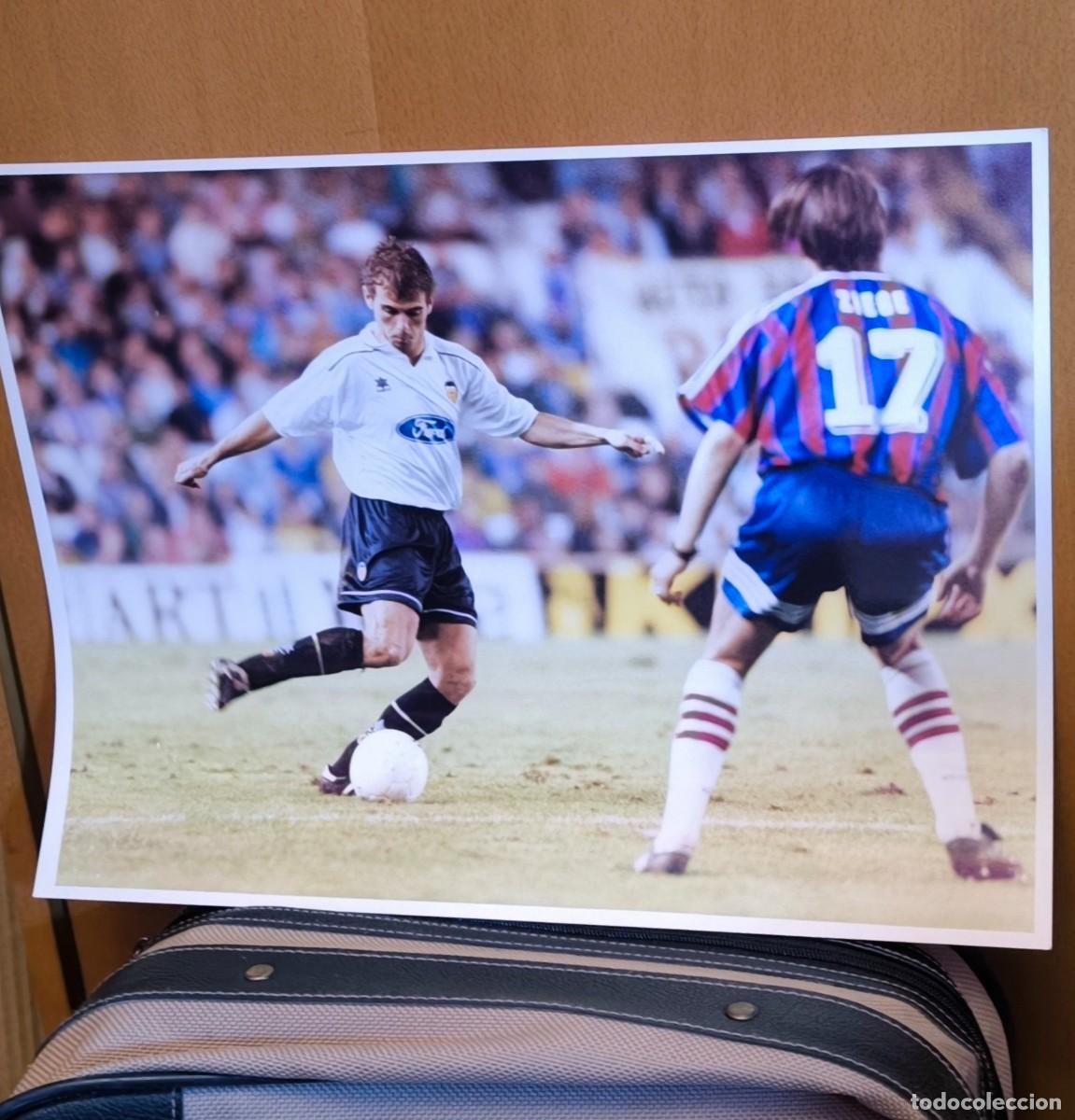 Fotograf&iacute;a antigua: Fotograf&iacute;a. Jugador del Valencia club de f&uacute;tbol. Foto Gran tama&ntilde;o.