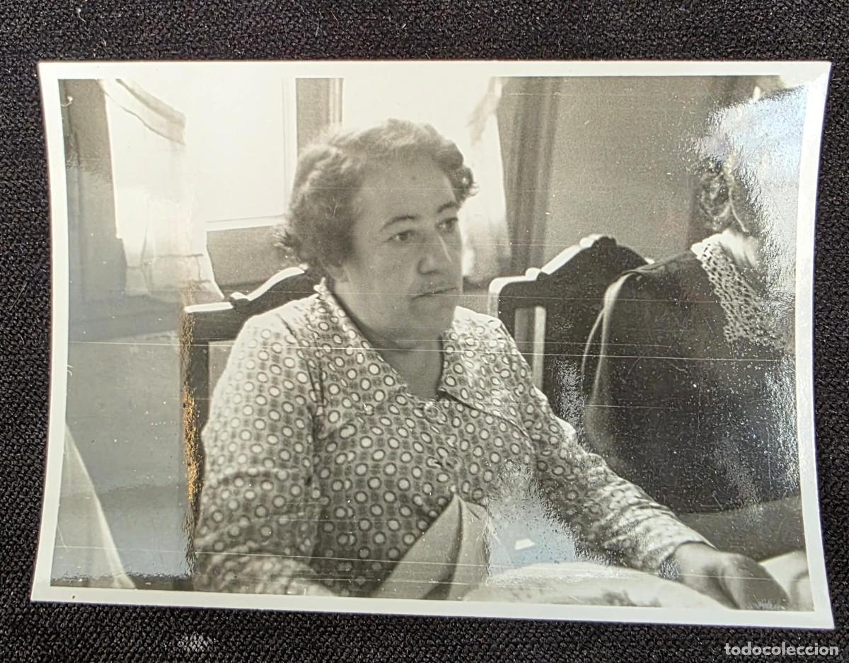 Fotograf&iacute;a antigua: Fotograf&iacute;a antigua comida familiar interior a&ntilde;os 50 escena dom&eacute;stica vintage