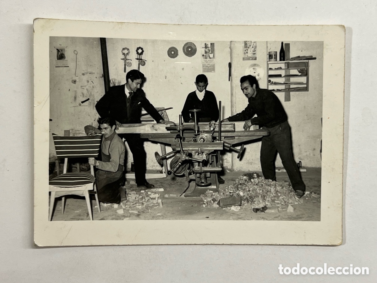 Fotograf&iacute;a antigua: MINUTEROS FOTOGRAF&Iacute;A. Viejos oficios.. Carpinteros y tapiceros&hellip; (h.1960?)