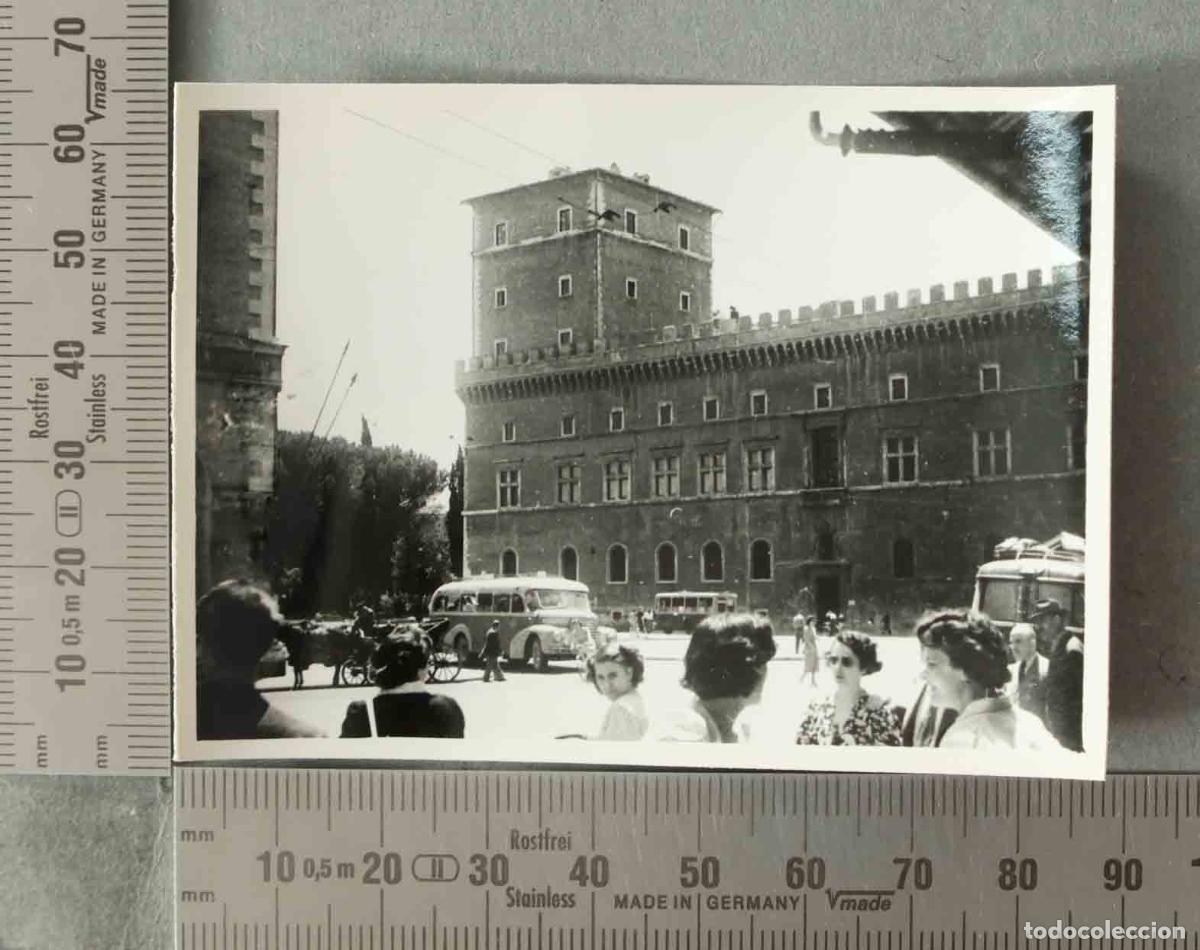Fotograf&iacute;a antigua: FOTOGRAFIA. Roma - Palazzo Venezia. CON AUTOBUS Y CARROS.