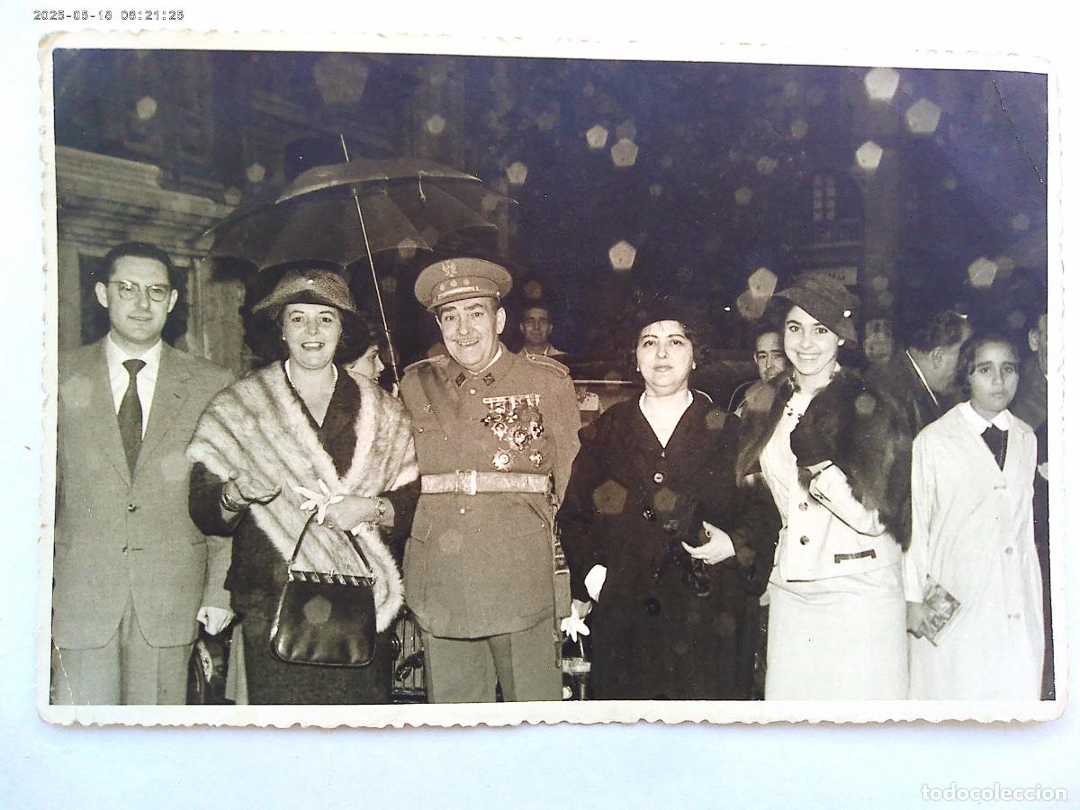 Fotograf&iacute;a antigua: FOTO DE BODA CON MILITAR, CORONEL MUY, MUY CONDECORADO. DE MELERO , SEVILLA ..... 11,5 X 17,5 CM