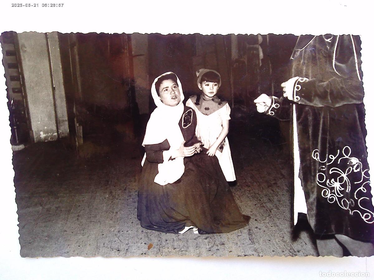 Fotograf&iacute;a antigua: SEMANA SANTA DE PAMPLONA ?: NI&Ntilde;A VESTIDA DE HEBREA , ETC , 1955. DE GOMEZ , PAMPLONA