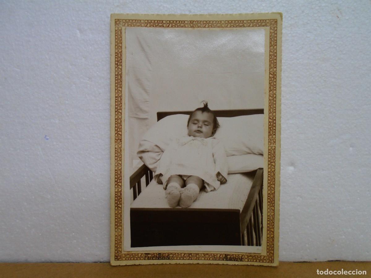 Fotografia antica: ALMANSA(ALBACETE)FOTO FUENTES.FOTOGRAFIA DE NI&Ntilde;A POST-MORTEN,A&Ntilde;OS 20.