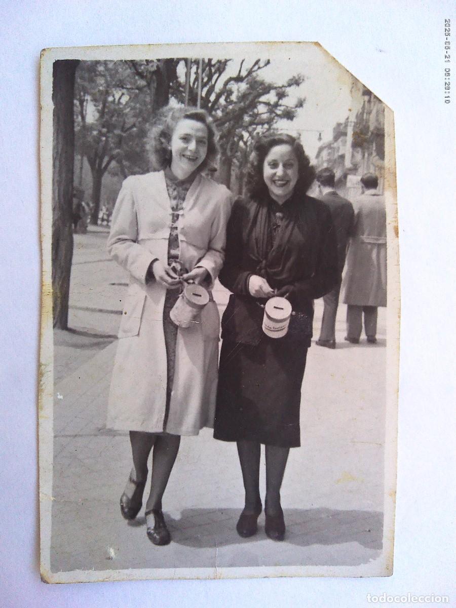 Fotograf&iacute;a antigua: MINUTERO DE FOTOGRAFO CALLEJERO DE CHICAS CON HUCHAS ( PARECEN DE AUXILIO SOCIAL ). PAMPLONA 1941