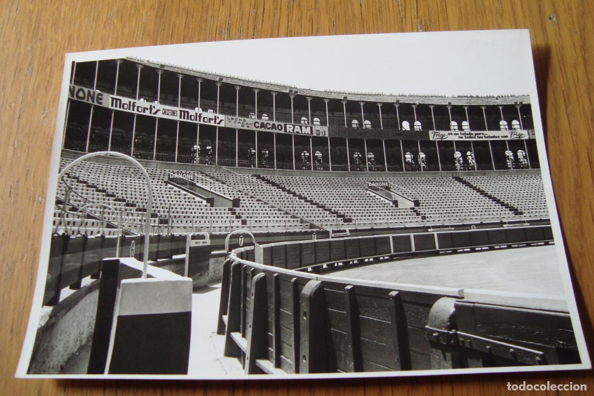 Fotograf&iacute;a antigua: ANTIGUA FOTOGRAFIA INTERIOR PLAZA TOROS. FOTO CHINCHILLA TARRAGONA A&Ntilde;OS 70? CALCETINES MONFORT'S