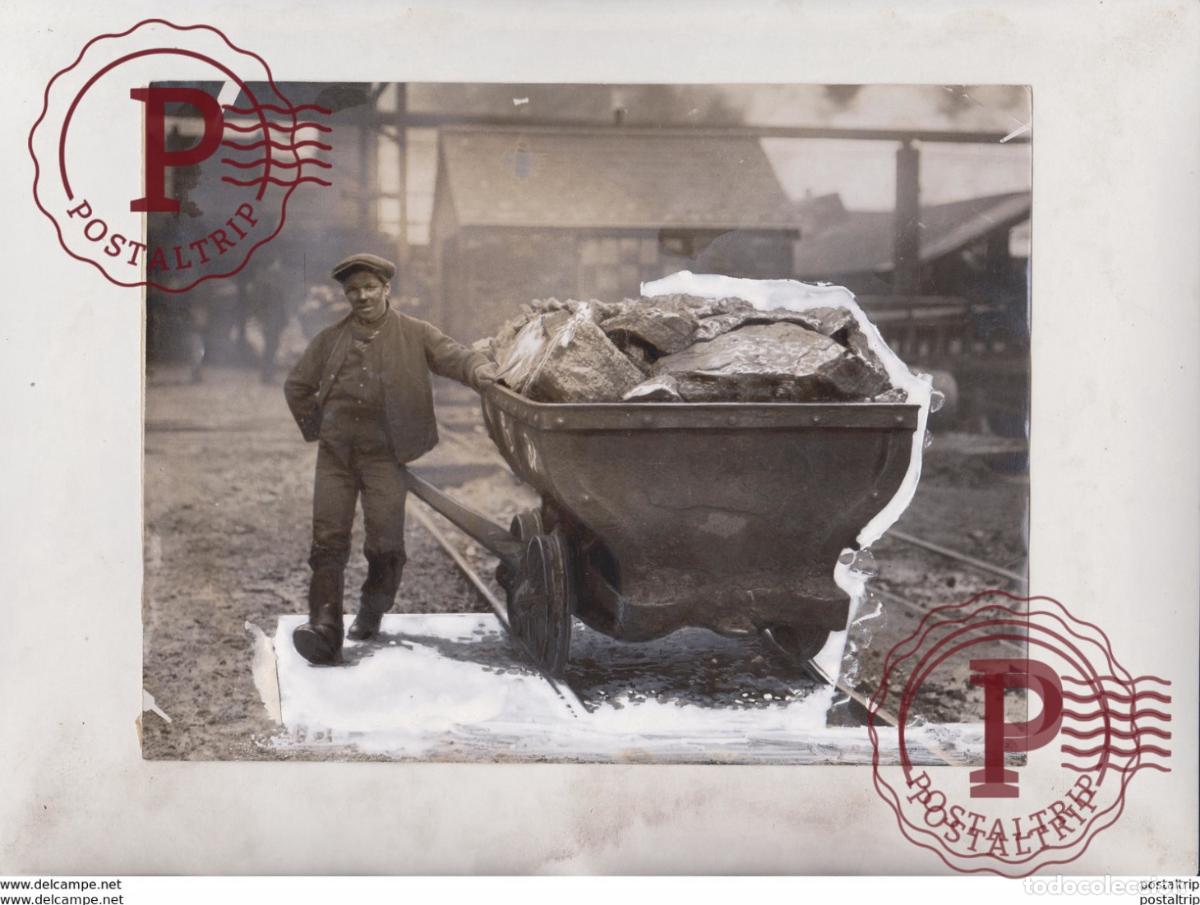 Fotograf&iacute;a antigua: A COLLIERS LIFE PULLER BOY COAL TRUCK MINERS MINING MINES MINA 22*17CM Fonds Victor FORBIN 1864-19