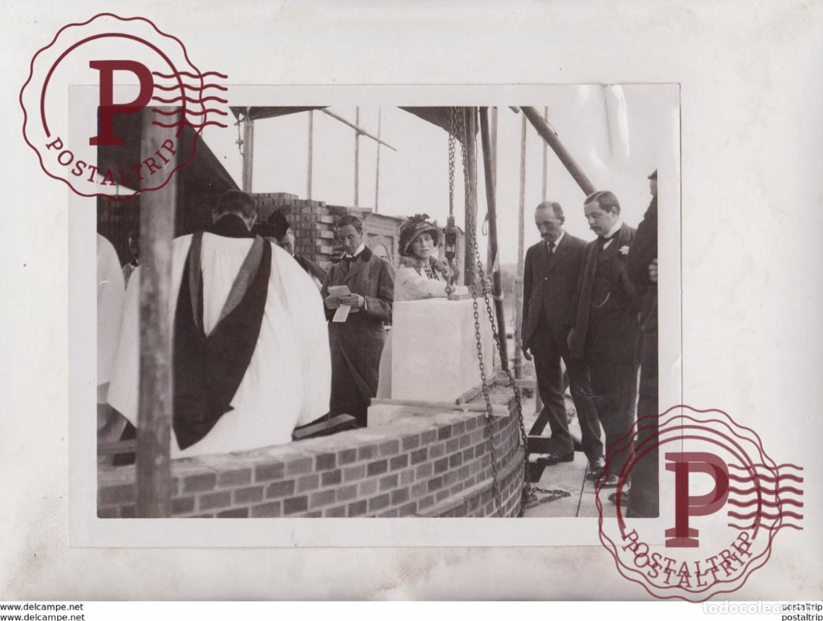 Fotografia antica: LADY LYTTON LAYS FOUNDATION STONE NEW CHURCH KNEBWORTH Hertfordshire UK 21*16CM Fonds Victor FORBIN