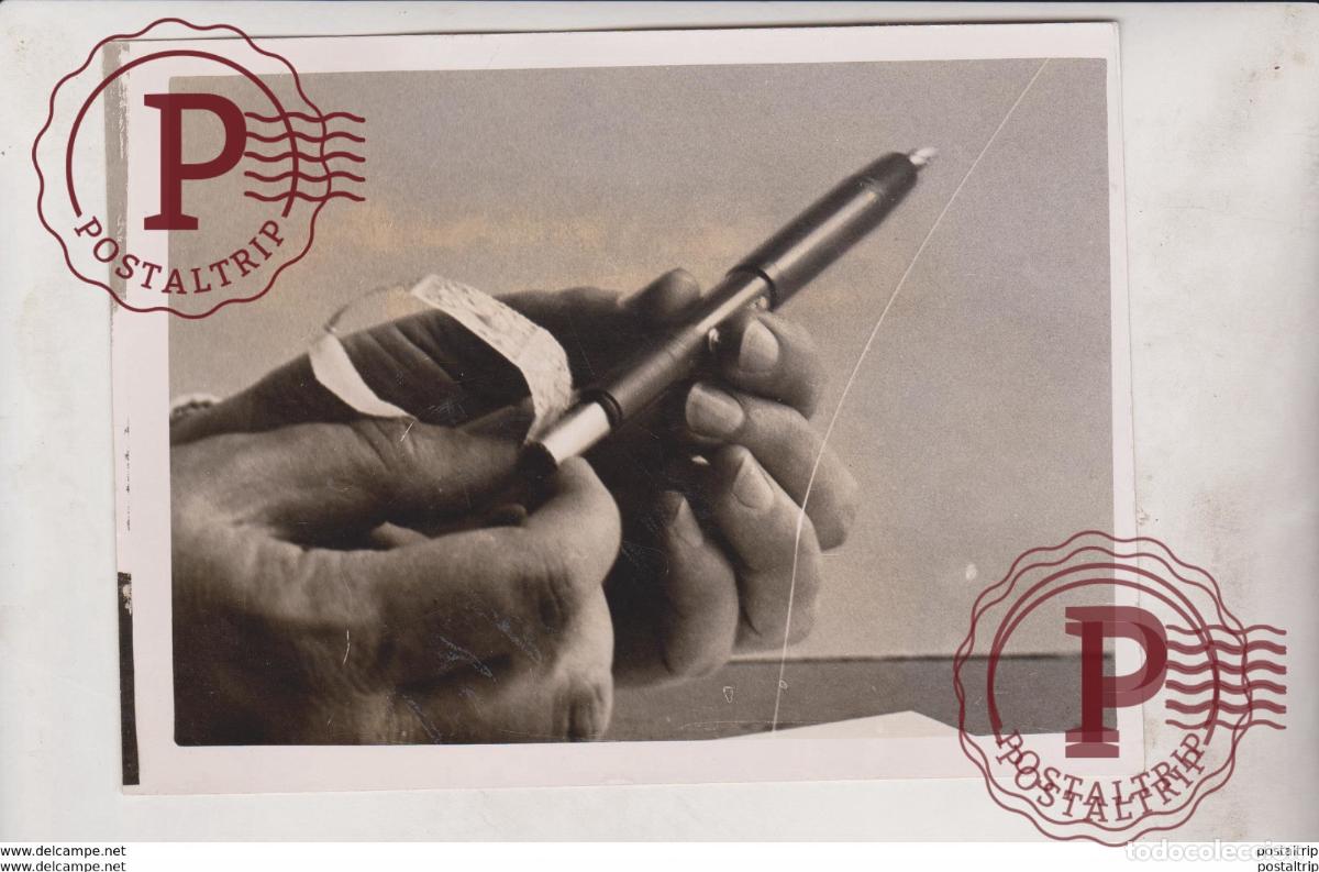 Fotografia antica: FILATELICA PHILATELIC STAMPS IN A PEN ROLL POSTAGE STAMPS STAMP MACHINE 16*12CM Fonds Victor FORBIN