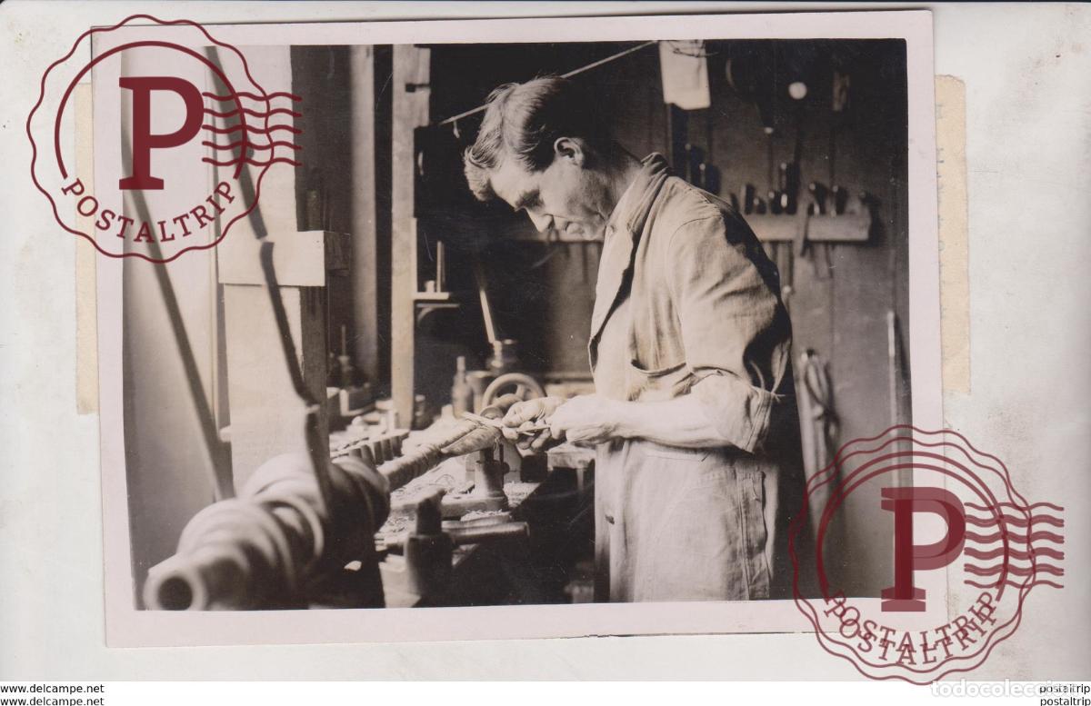 Fotografia antica: A NEW SPLITCANE FISHING ROD 16*12CM Fonds Victor FORBIN 1864-1947