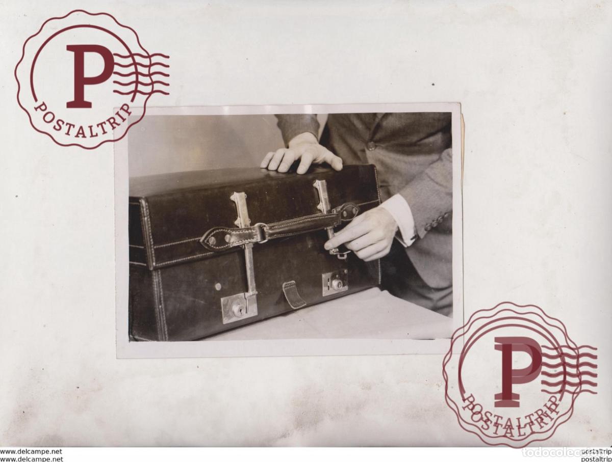 Antique Photography: AN EXPANDING SUITCASE 16*12CM Fonds Victor FORBIN 1864-1947