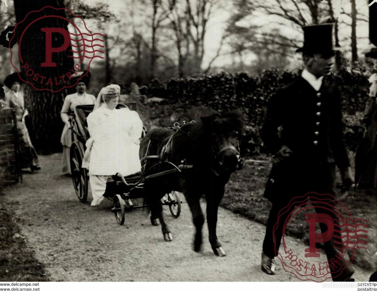 Fotograf&iacute;a antigua: EARL BEAUCHAMP CHRISTENING OF ARRIVAL AT CHURCH PONY 22*16CM Fonds Victor FORBIN 1864-1947