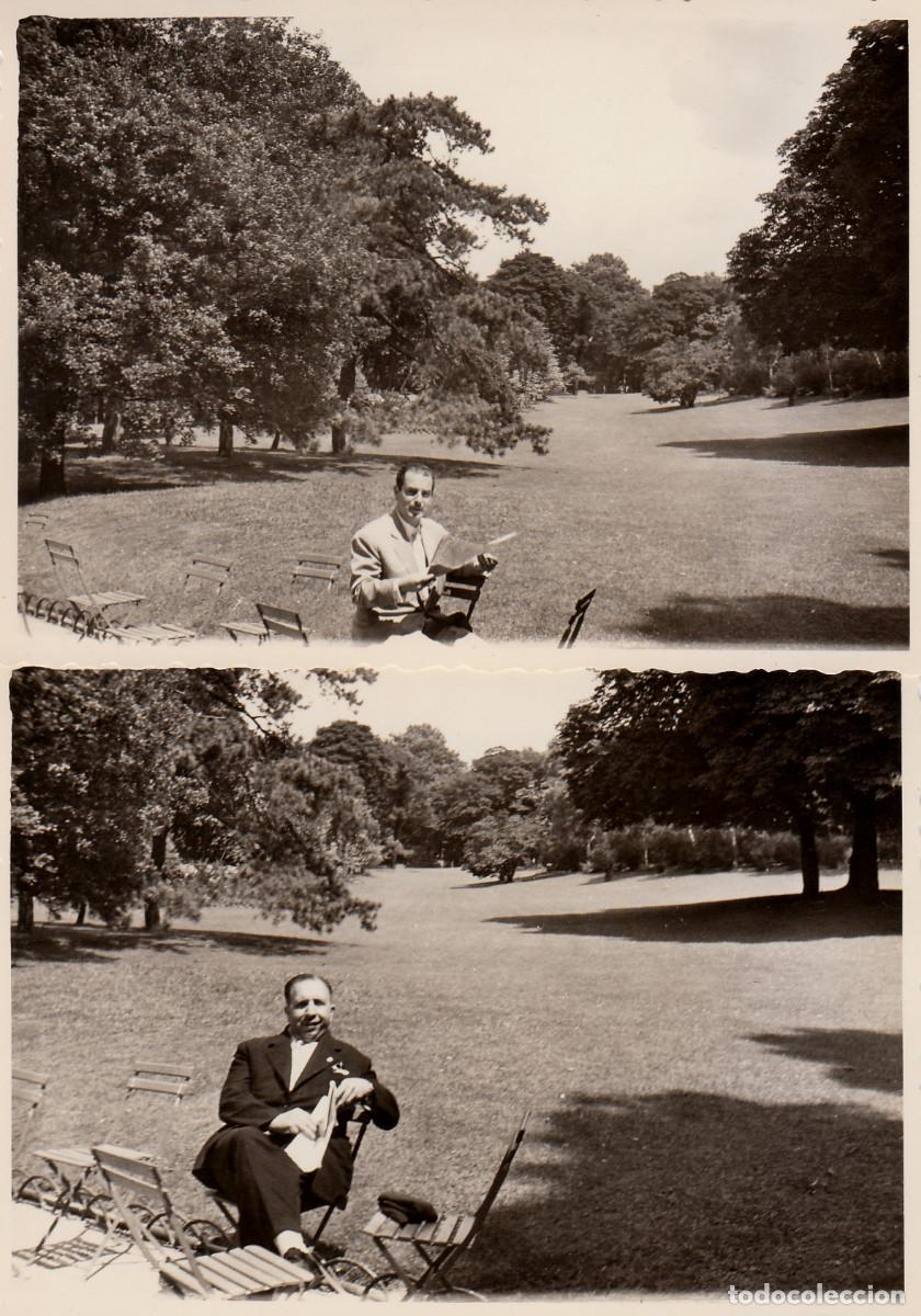 Fotograf&iacute;a antigua: 2 preciosas fotos. Dos caballeros posando en el parque Monceau, Paris. A&ntilde;os 50 pc