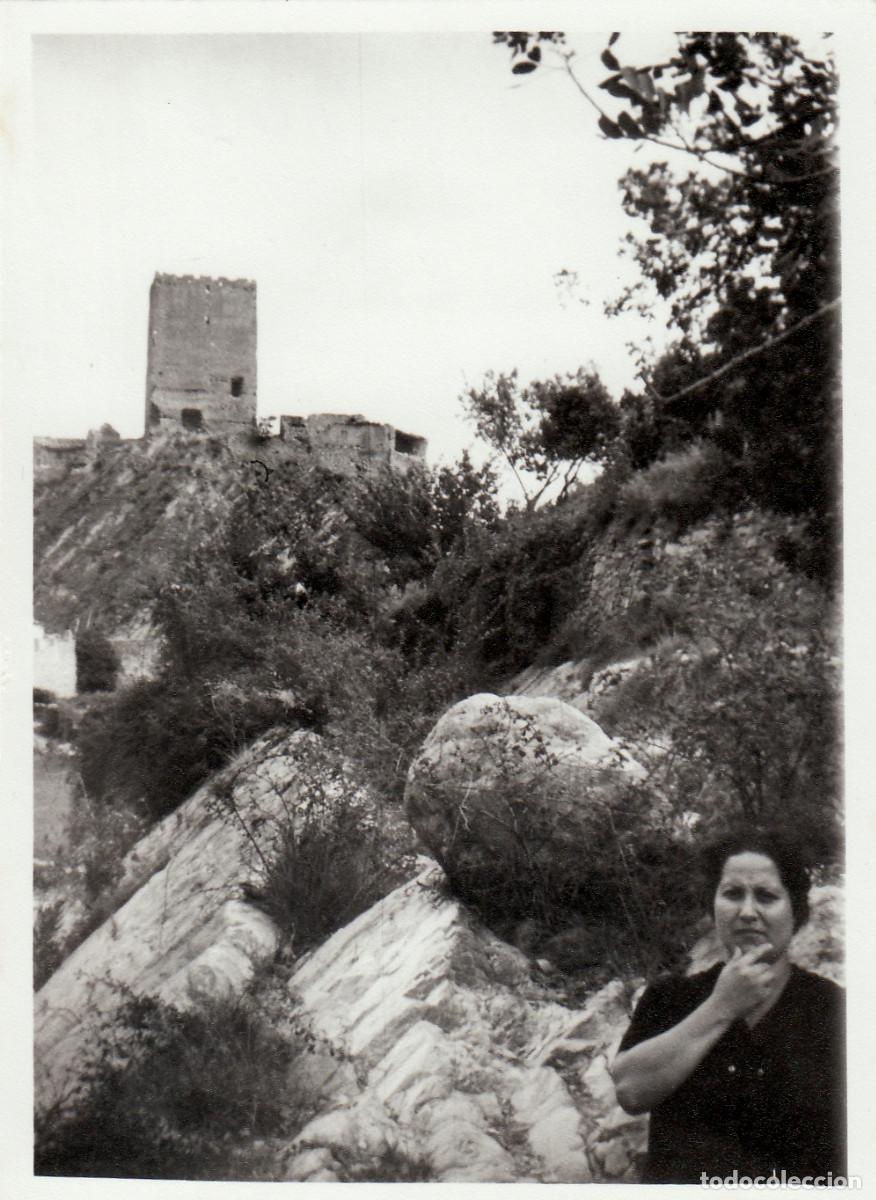 Fotograf&iacute;a antigua: Torre del castillo de Sot de Chera, Valencia. A&ntilde;os 60 pc