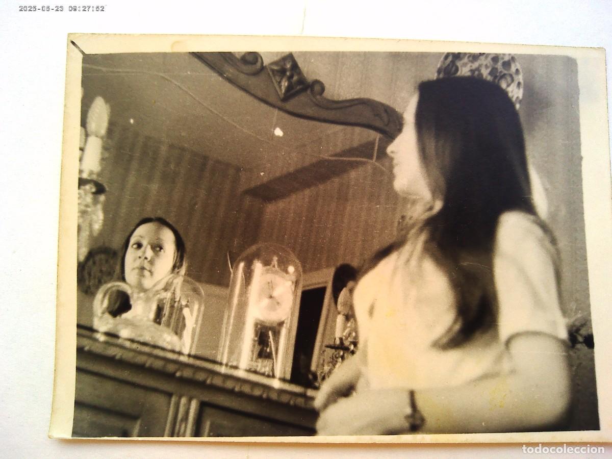 Antique Photography: BONITA FOTO DE CHICA REFLEJADA EN EL ESPEJO DEL APARADOR