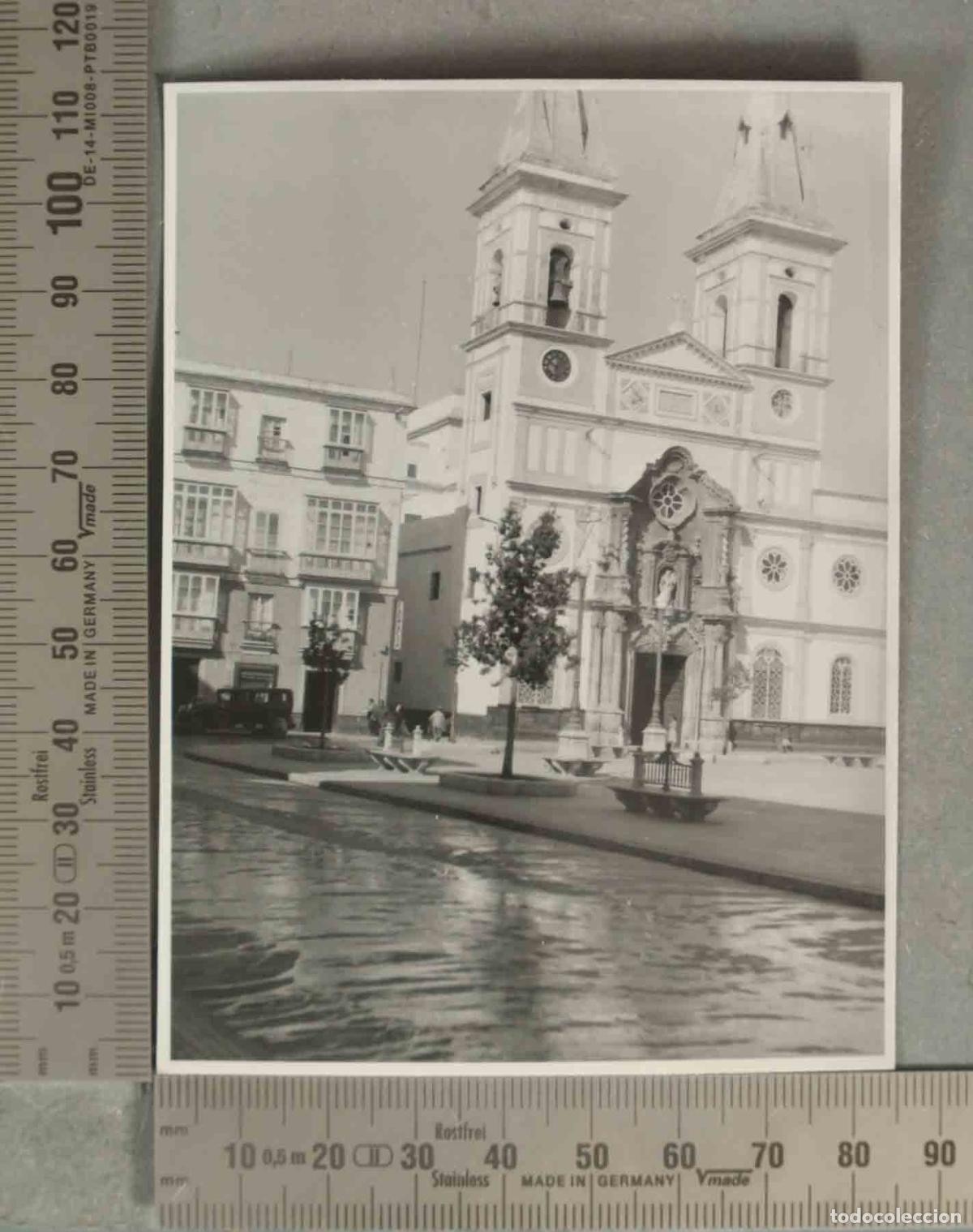 Fotografia antiga: FOTOGRAFIA. Plaza de la Constituci&oacute;n e Iglesia de San Antonio - C&aacute;diz HACIA 1940