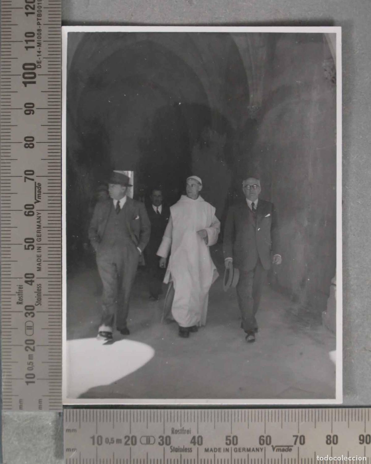 Fotograf&iacute;a antigua: FOTOGRAFIA. PERSONALIDADES CON CARTUJO EN CALLE DE SEVILLA HACIA 1949