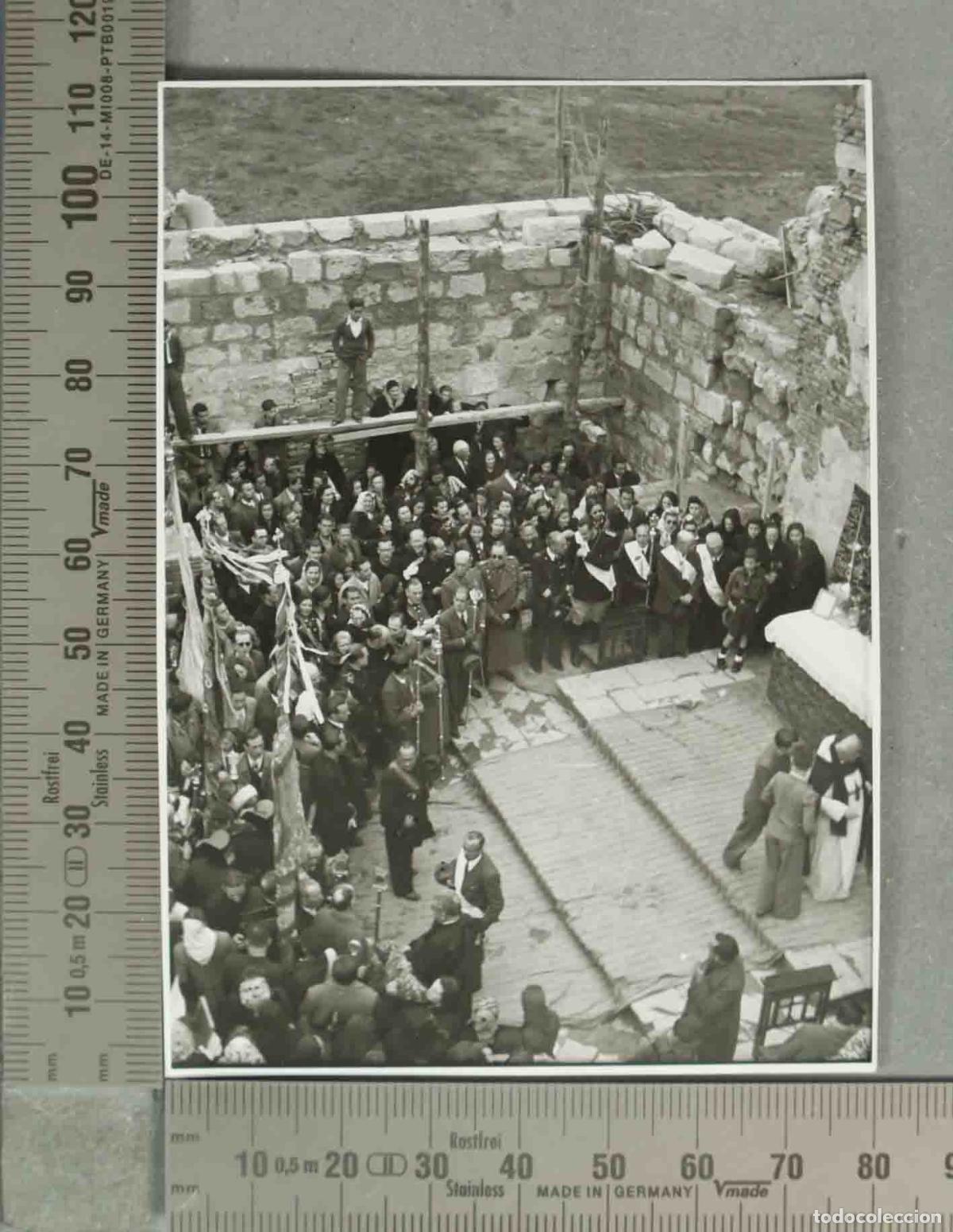 Fotografia antiga: FOTOGRAFIA. Primera misa delante de las paredes de las ruinas del santuario de VIRGEN DE LA CABEZA