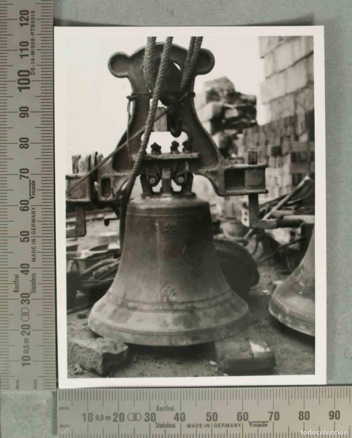 Fotografia antiga: FOTOGRAFIA. Campanas SANTUARIO VIRGEN DE LA CABEZA HACIA 1940