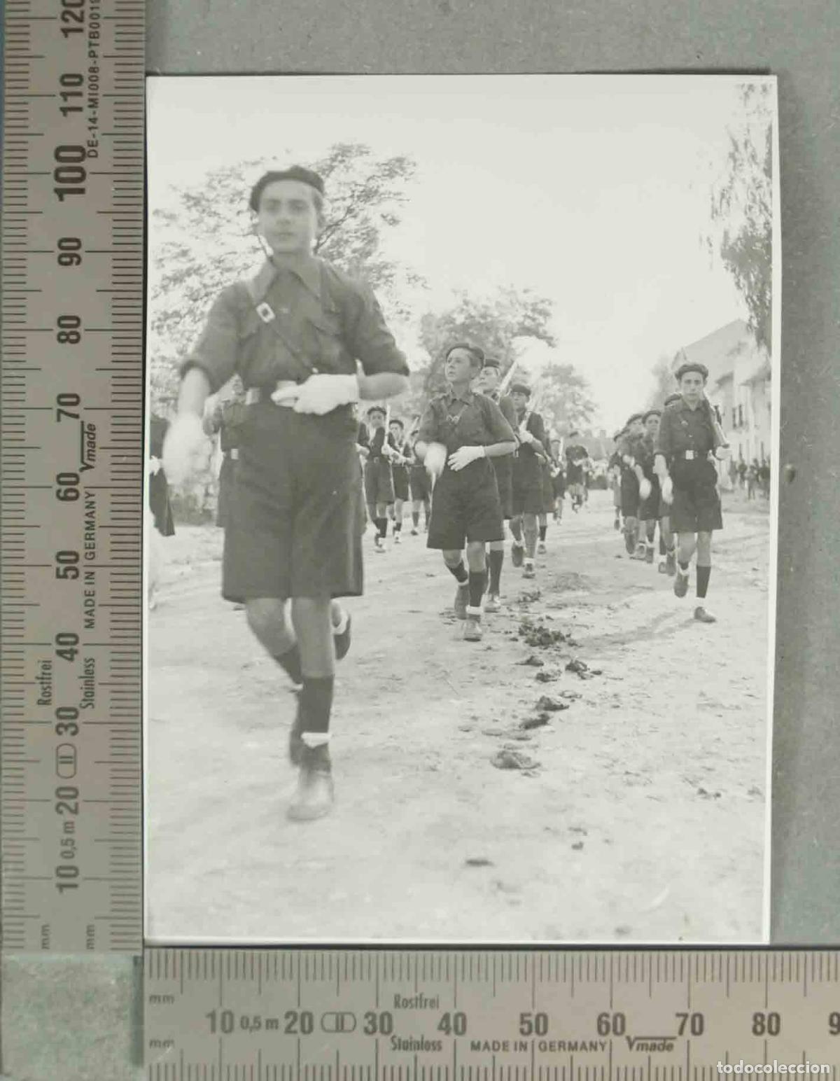 Fotografia antiga: FOTOGRAFIA. Frente de Juventudes - FALANGE JUVENIL. DESFILANDO. LOPERA. 1941