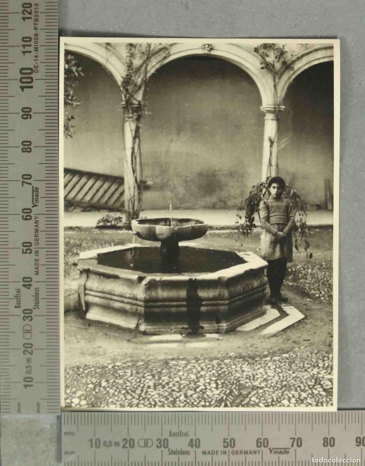 Alte Fotografie: FOTOGRAFIA. NI&Ntilde;A EN PATIO HACIA 1940 GRANADA