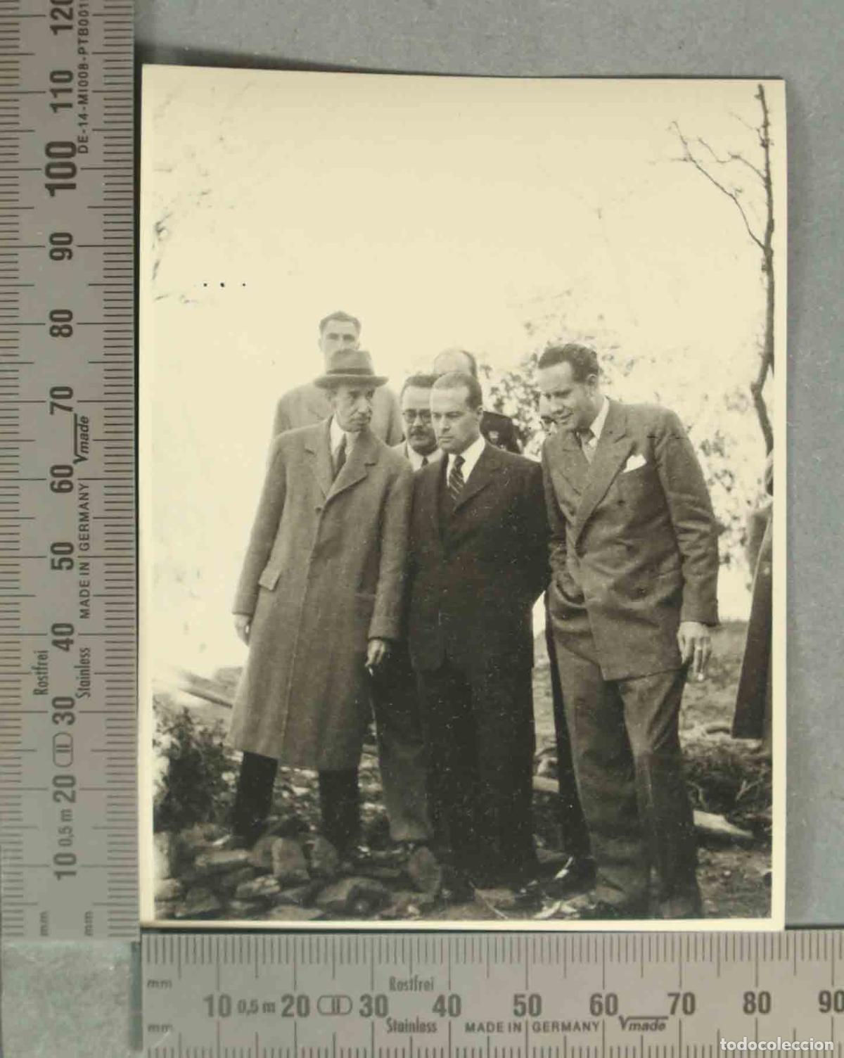 Alte Fotografie: FOTOGRAFIA. HOMBRES INSPECCIONANDO. CON JERARCA. GRANADA HACIA 1940