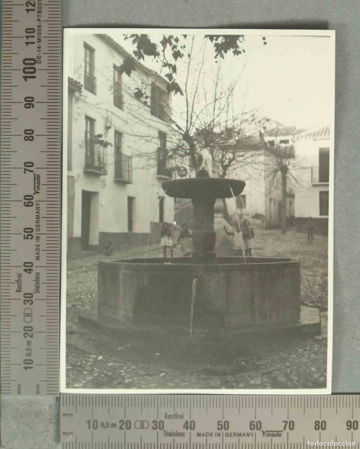 Fotografia antica: FOTOGRAFIA. VISTA NI&Ntilde;AS FUENTE. DIZNAR HACIA 1940