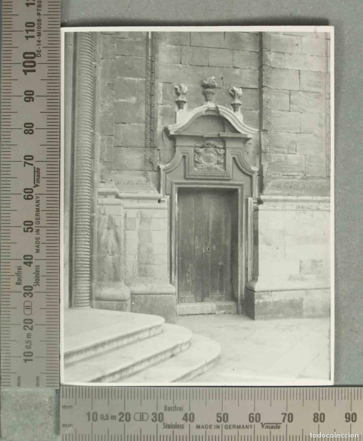 Fotografia antica: FOTOGRAFIA. ENTRADA IGLESIA HACIA 1940 GUADIX
