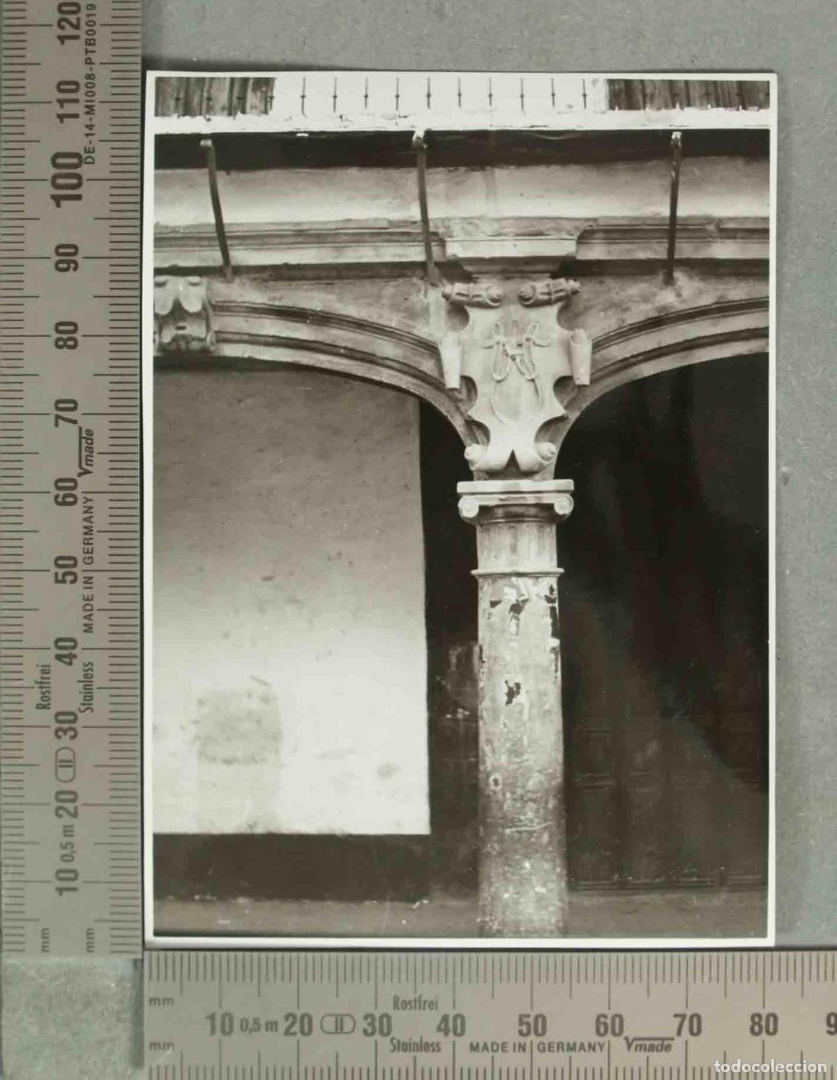 Fotograf&iacute;a antigua: FOTOGRAFIA. SOPORTAL CALLE GUADIX HACIA 1940