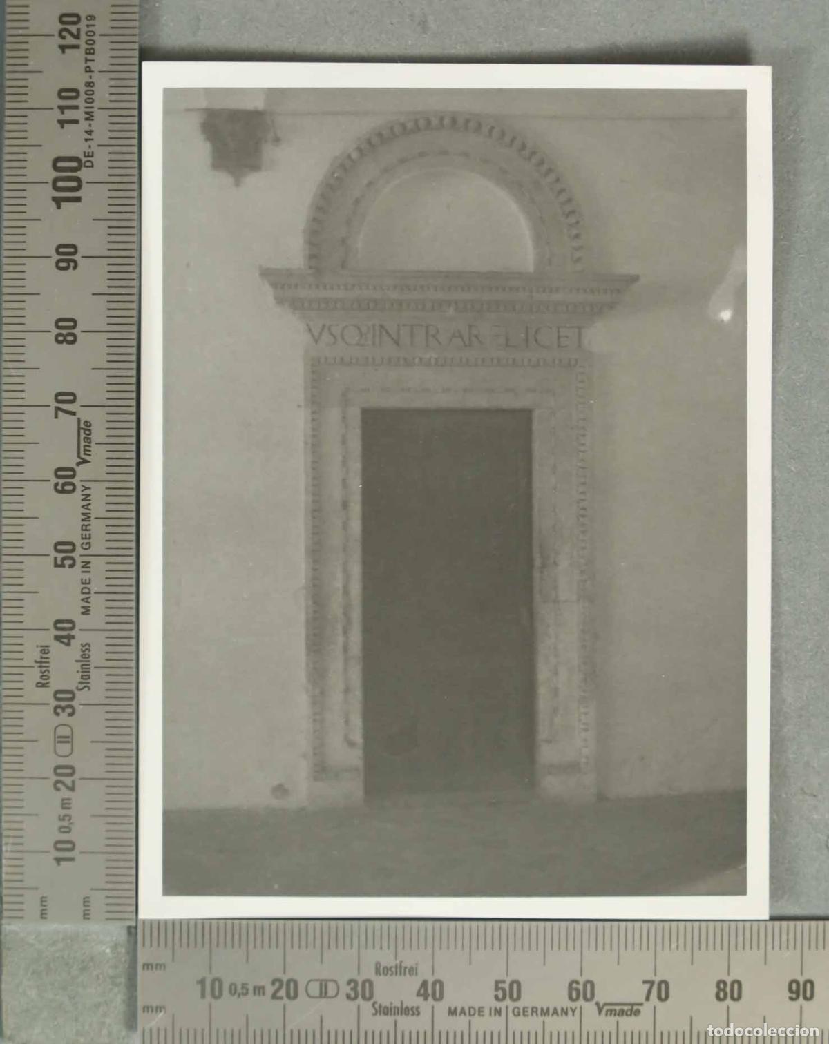 Fotograf&iacute;a antigua: FOTOGRAFIA. DETALLA PUERTA LA CALAHORRA VSQINTRAR LICET HACIA 1940