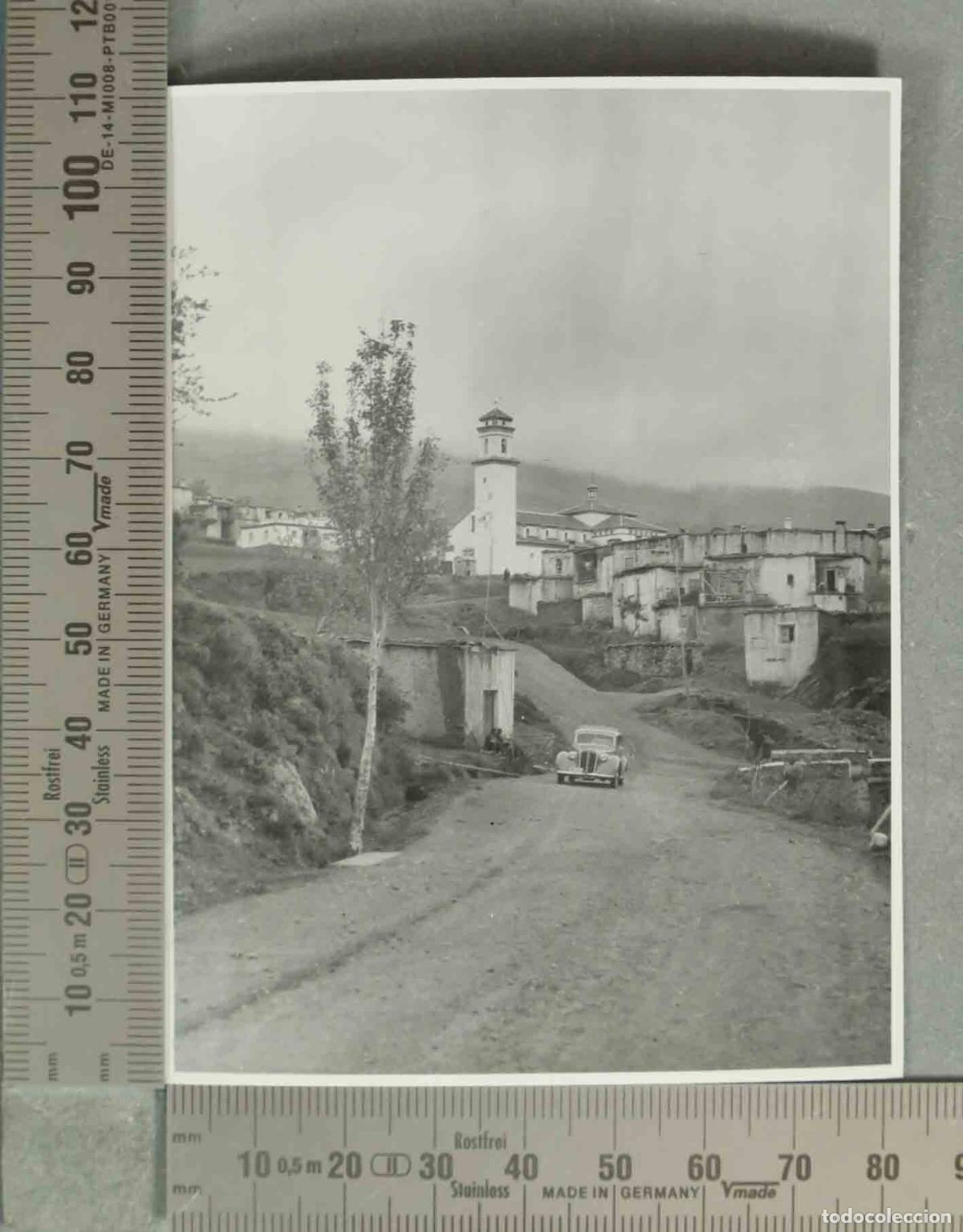 Fotograf&iacute;a antigua: FOTOGRAFIA. VISTA DE COCHE. Y PUEBLO DE PITRES. HACIA 1940