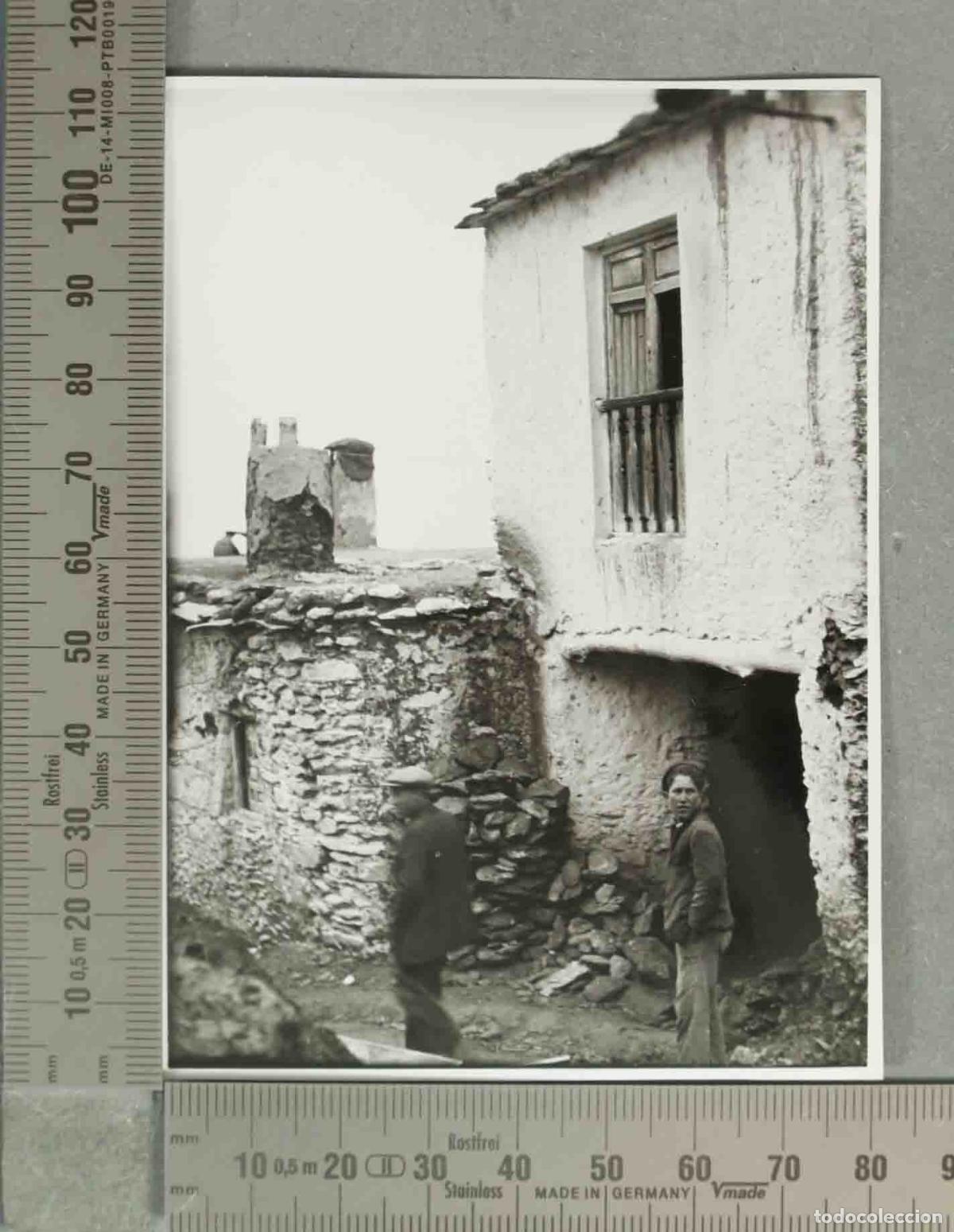Fotograf&iacute;a antigua: FOTOGRAFIA. ARQUITECTURA TRADICIONAL. PITRES. ALPUJARRA. TIPOS EN CALLE. 1941